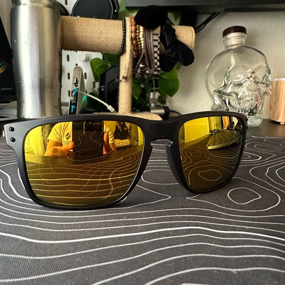 OAKLEY HOLBROOK sunglasses black frame with gold lens
